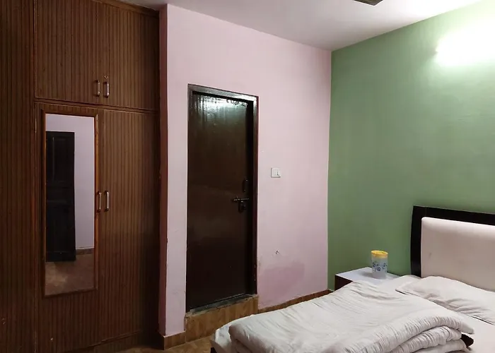 Goroomgo Broadway Nainital